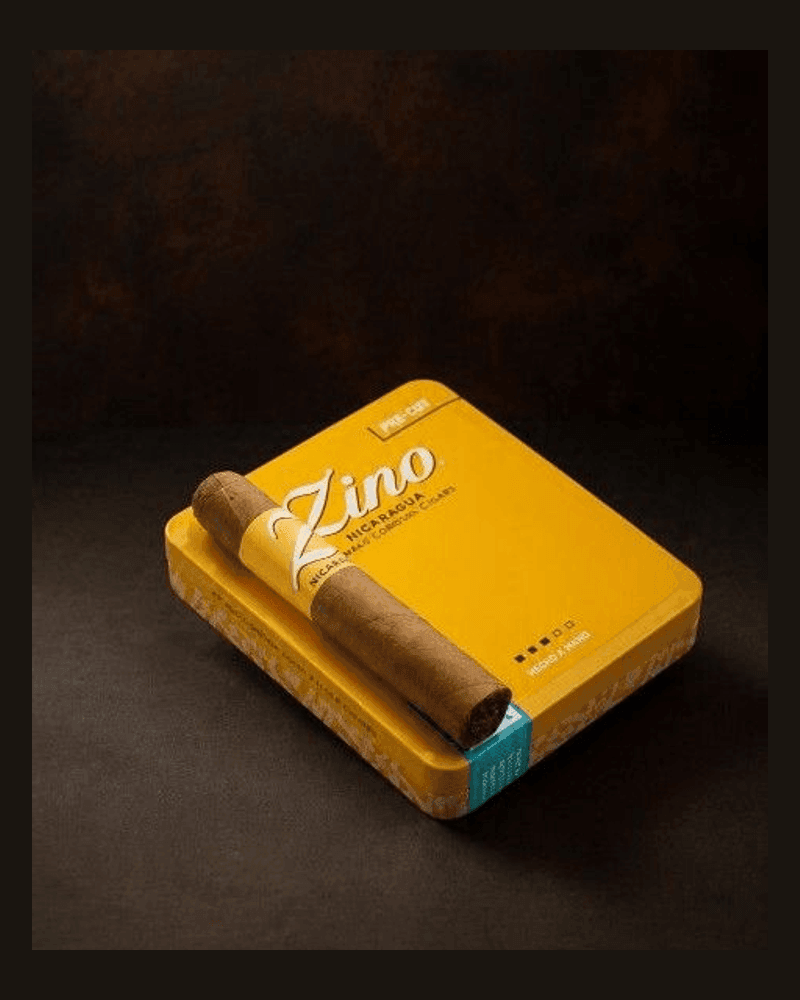 Zino Half Corona — lata y puro