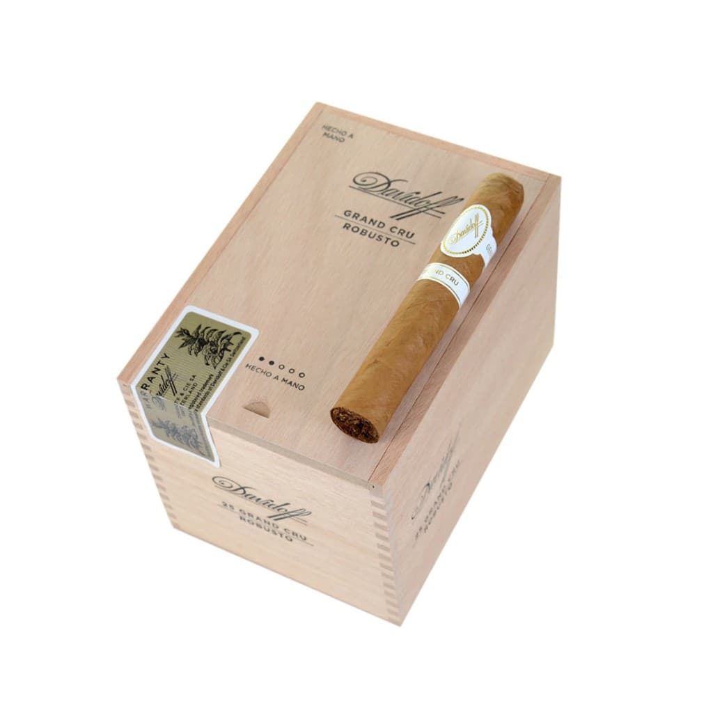 Puro Davidoff Grand Cru Robusto con anilla dorada sobre fondo oscuro, packshot de producto.