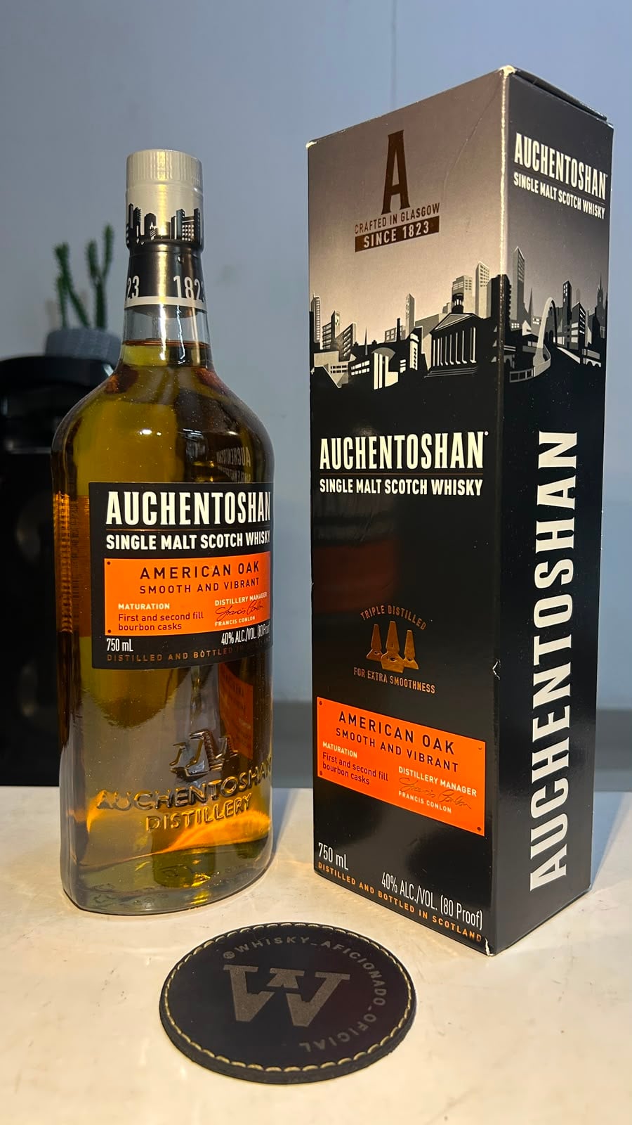 Botella de Auchentoshan American Oak Single Malt Scotch Whisky